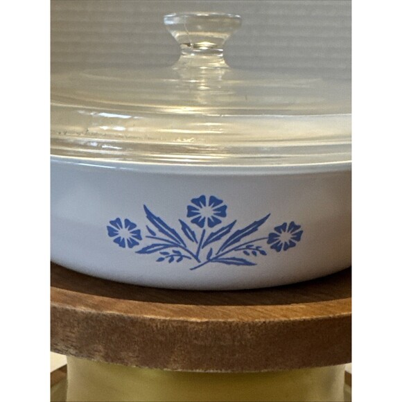 Vtg. Corning Ware, 6.5" Skillet, and Lid, 6.5" W x 10.25" w/Handle. - Picture 5 of 6